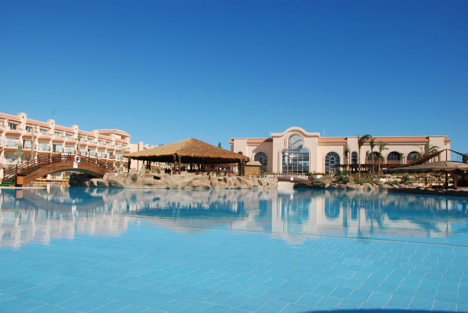 Египет хургада сахл хашиш. Отель Pyramisa Sahl Hasheesh Resort. Египет Хургада Пирамиса. Египет отиум Пирамиса Бич Резорт. Дессоле Пирамиса Сахл Хашиш Хургада.